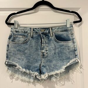 Jean shorts light with fringe bottoms size 27